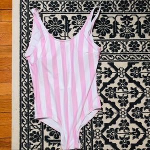 One piece striped